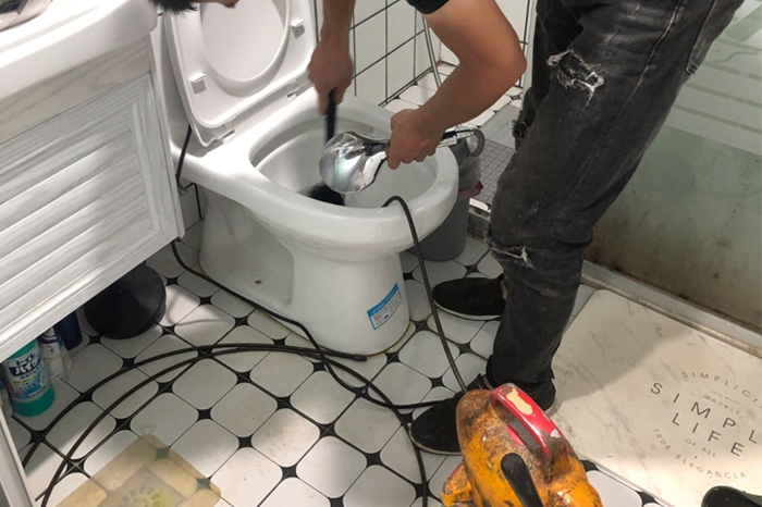 五桂山街道马桶堵塞自己疏通还是找师傅?专业上门服务让你省时更省心